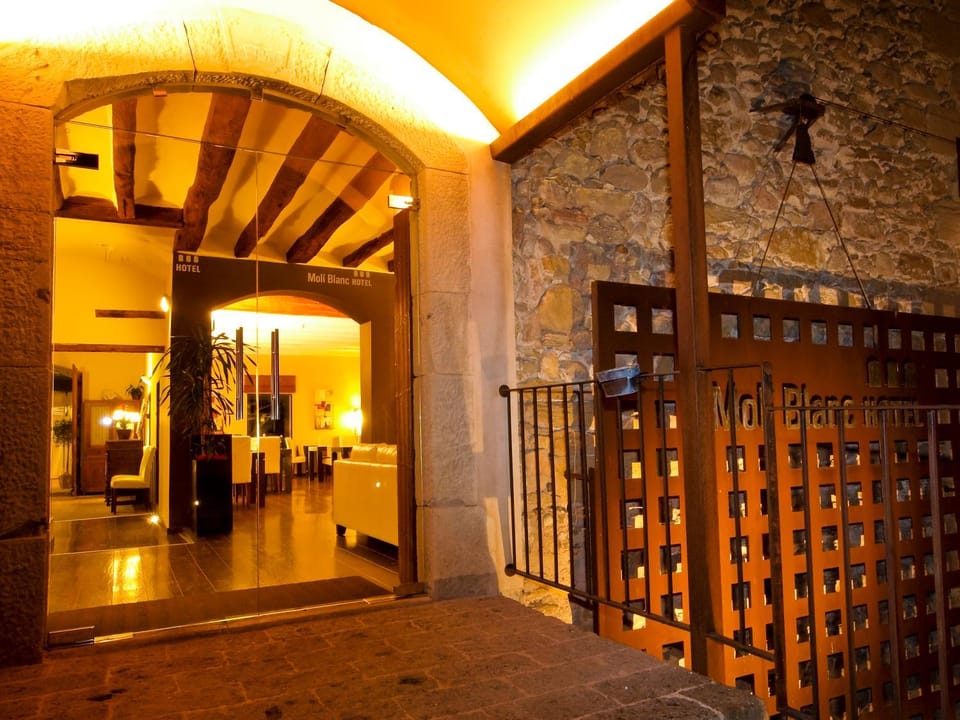 Facade/entrance