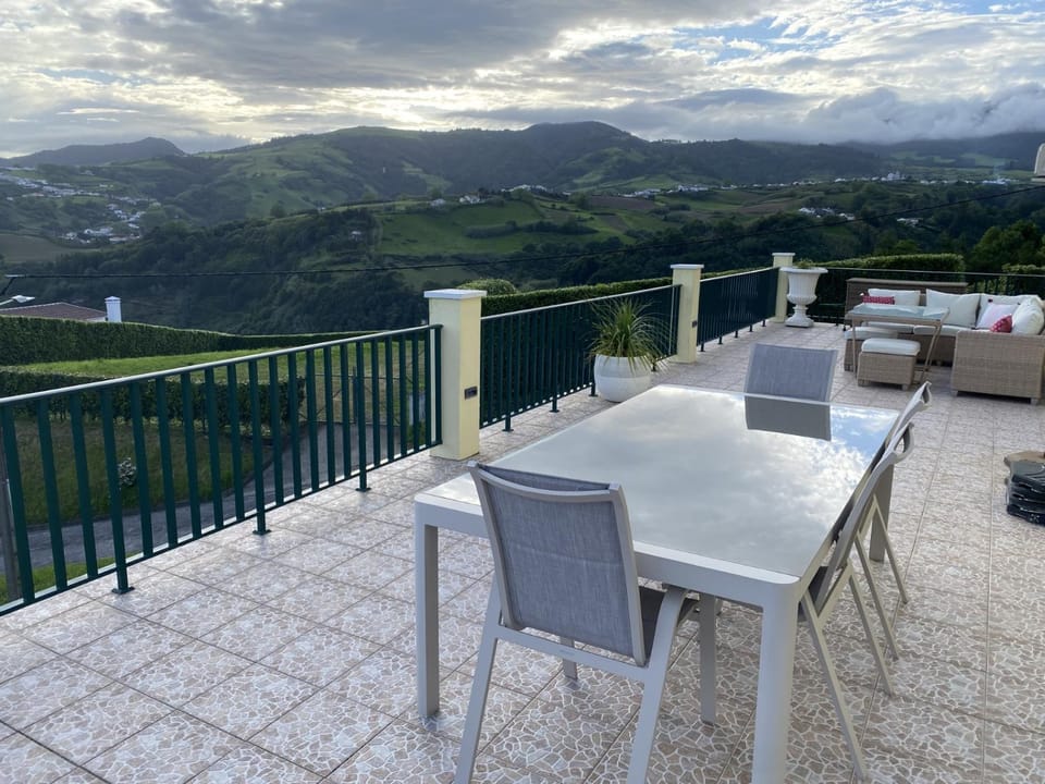 Natural landscape, View (from property/room), Balcony/Terrace, Balcony/Terrace, Seating area, Mountain view