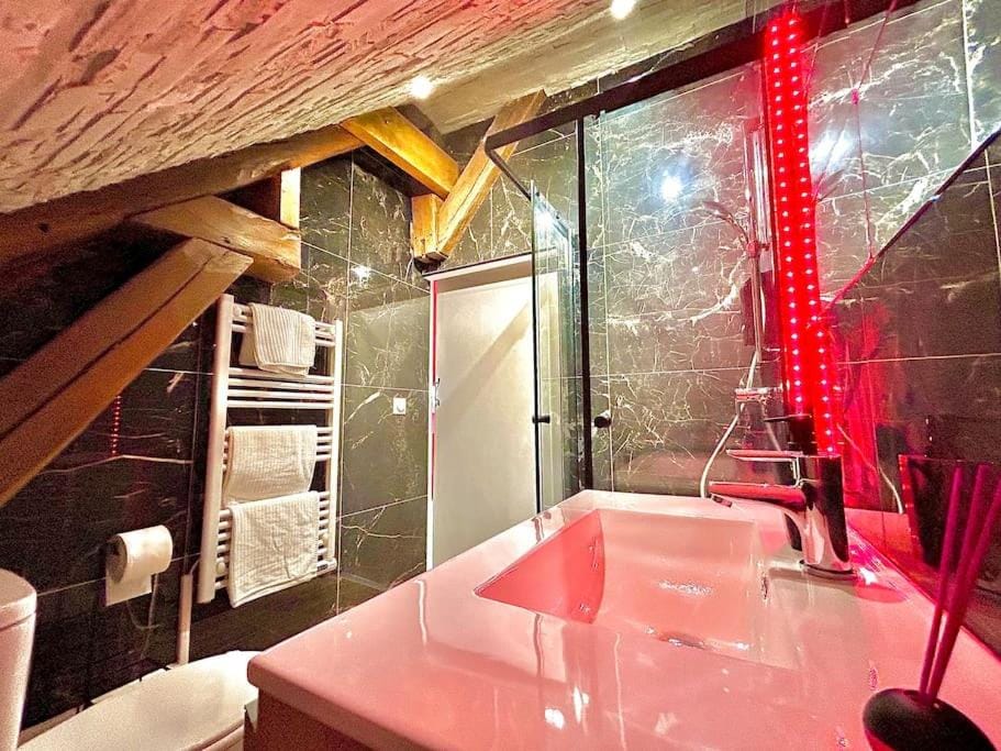 loft des désirs hammam, jacuzzi Apartment in Bourgogne-Franche-Comté