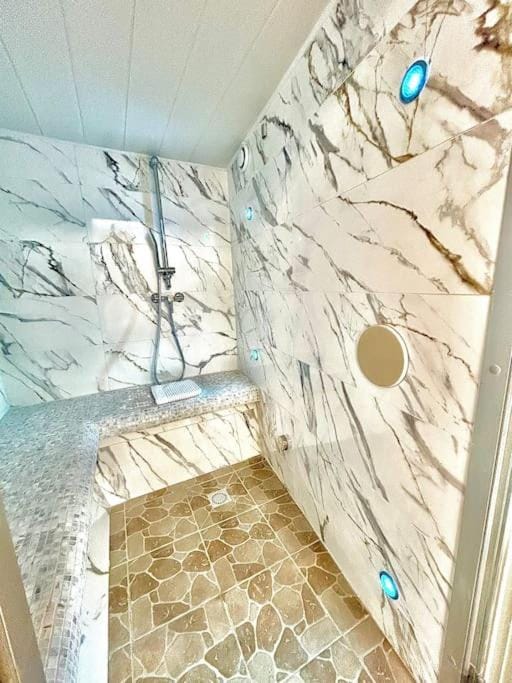 loft des désirs hammam, jacuzzi Apartment in Bourgogne-Franche-Comté