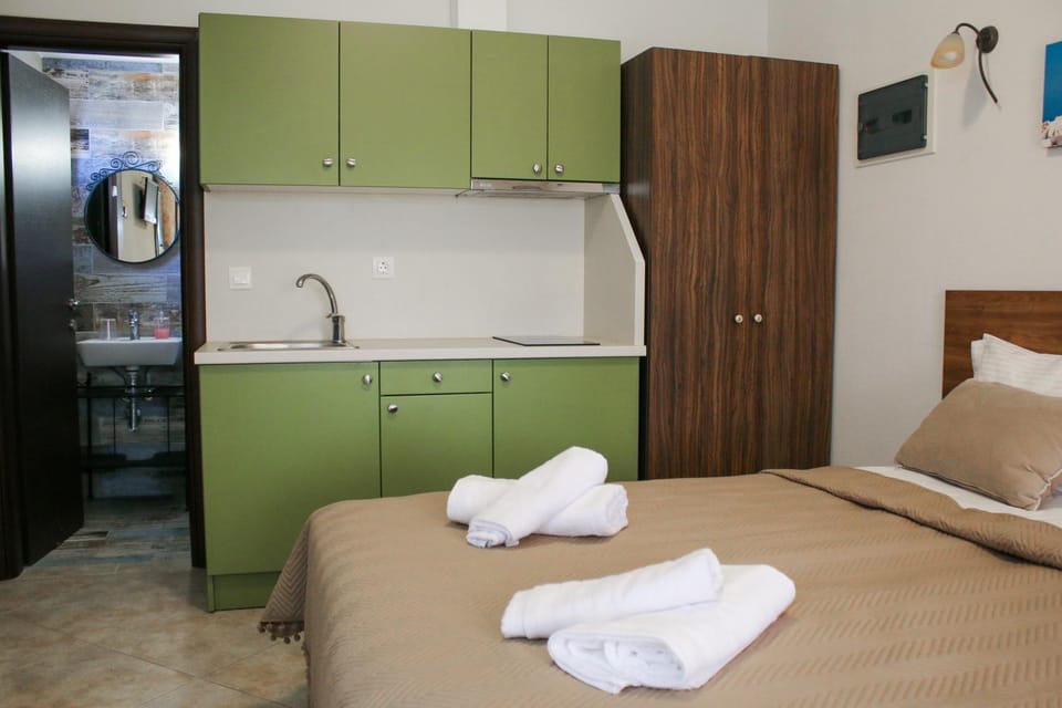 Kitchen or kitchenette, Bedroom
