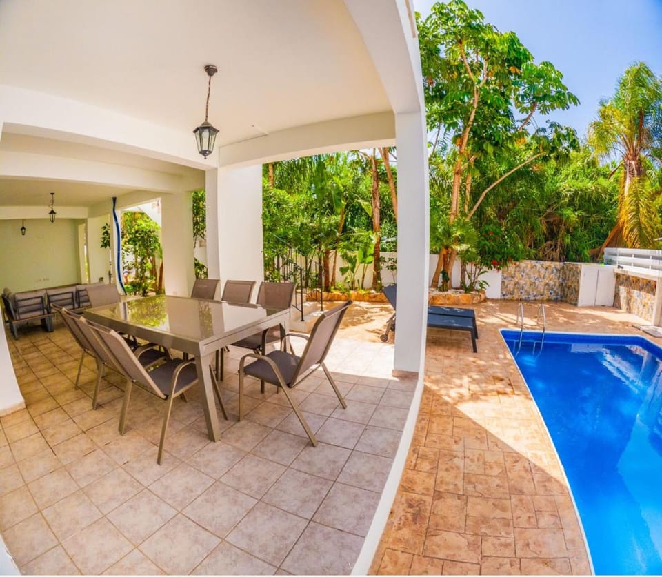 Garden, Swimming pool