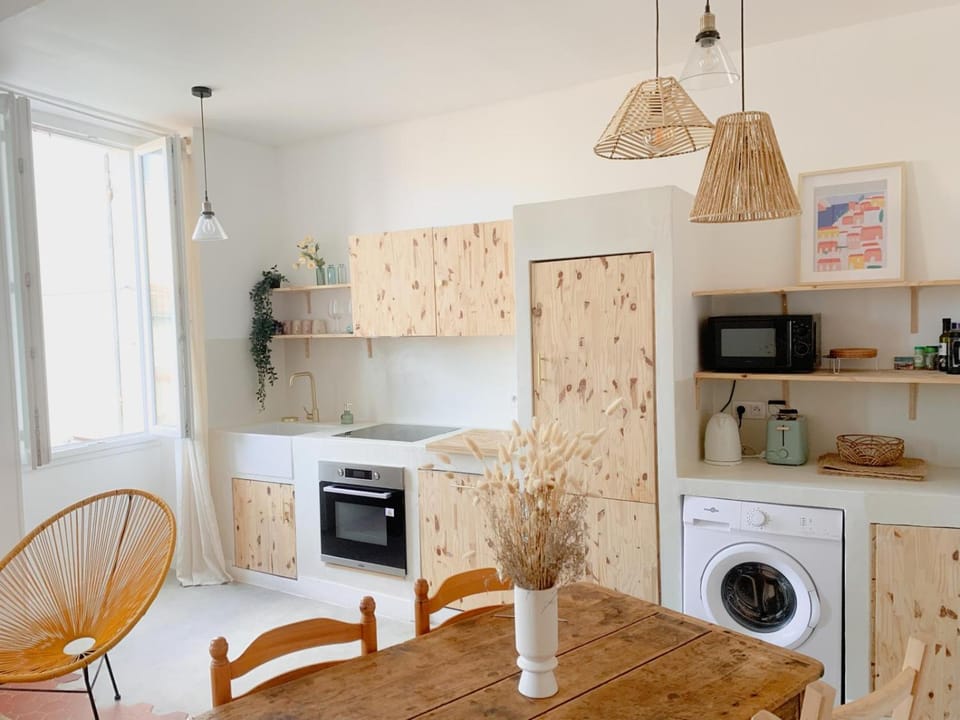 Kitchen or kitchenette, dishwasher, oven, stove, toaster, washing machine