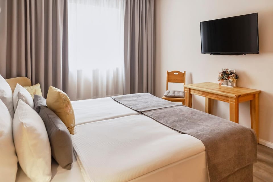 Seating area, Bedroom