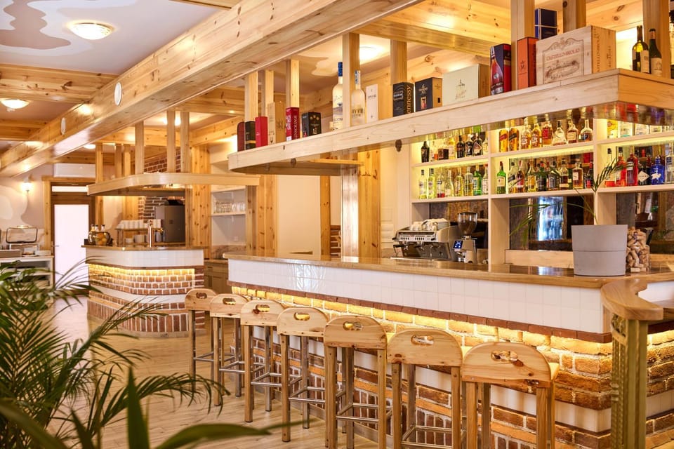 Restaurant/places to eat, Food and drinks, Drinks