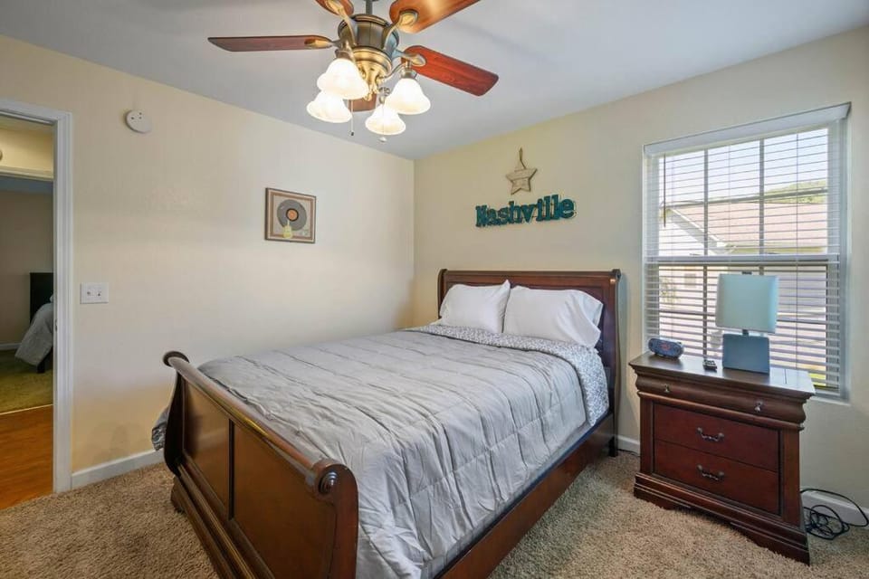 Tennessee Time Out - Entire Cottage Hot Tub, Creek, No Steep Roads House in Pigeon Forge