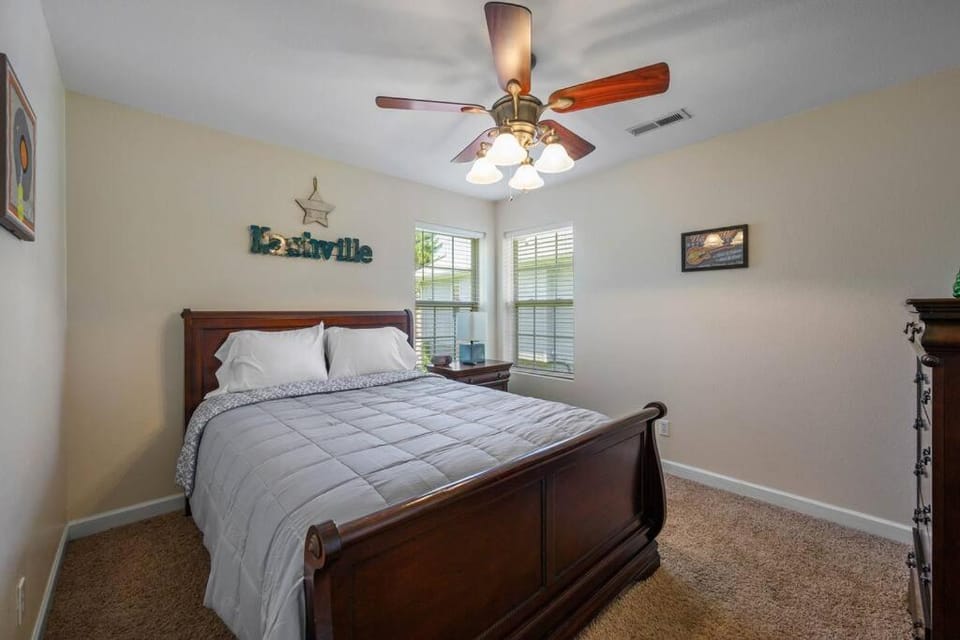 Tennessee Time Out - Entire Cottage Hot Tub, Creek, No Steep Roads House in Pigeon Forge
