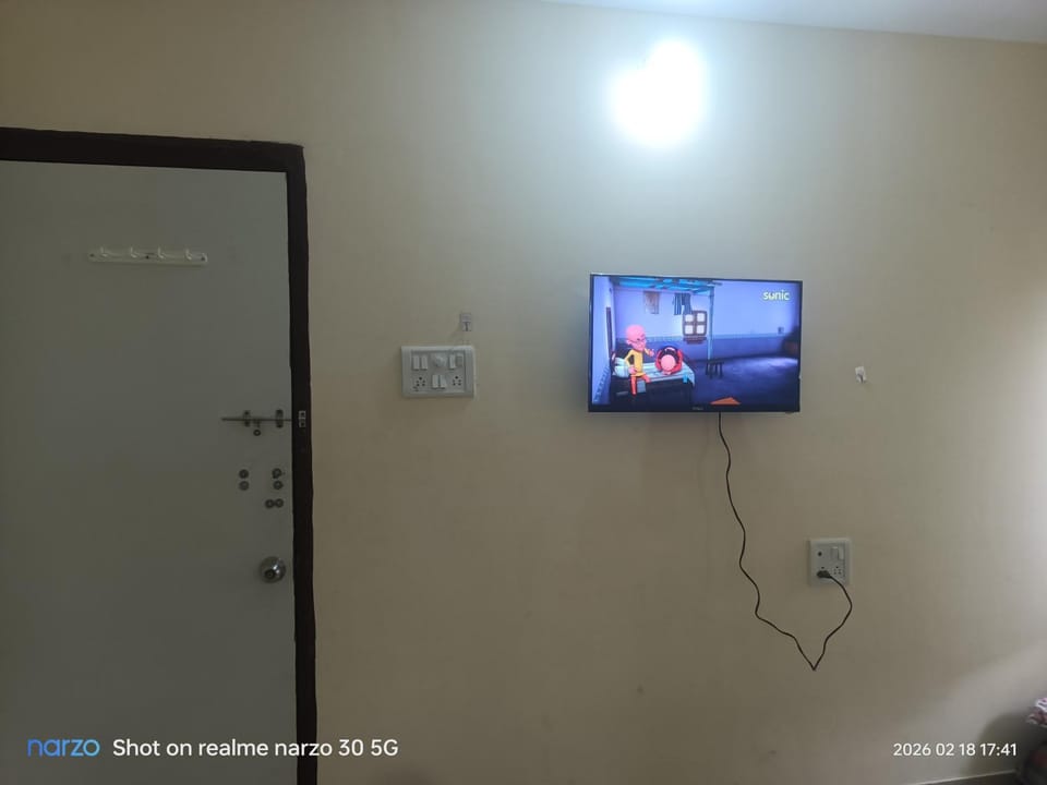 Private Room4 At Pushpanjali Residency Phase 2 Owale Ghodbunder Road Thane West Bed and Breakfast in Thane