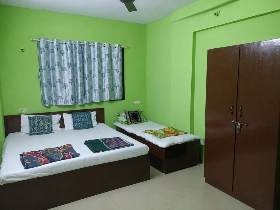 Private Room4 At Pushpanjali Residency Phase 2 Owale Ghodbunder Road Thane West Bed and Breakfast in Thane