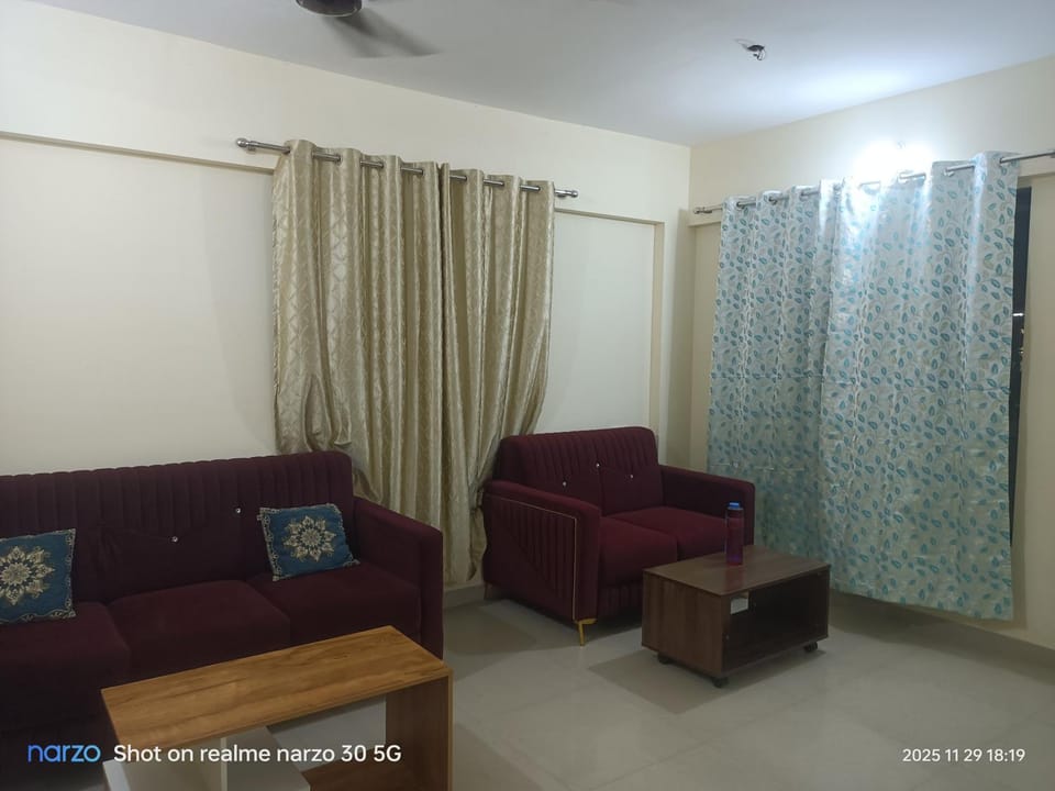 Private Room4 At Pushpanjali Residency Phase 2 Owale Ghodbunder Road Thane West Bed and Breakfast in Thane