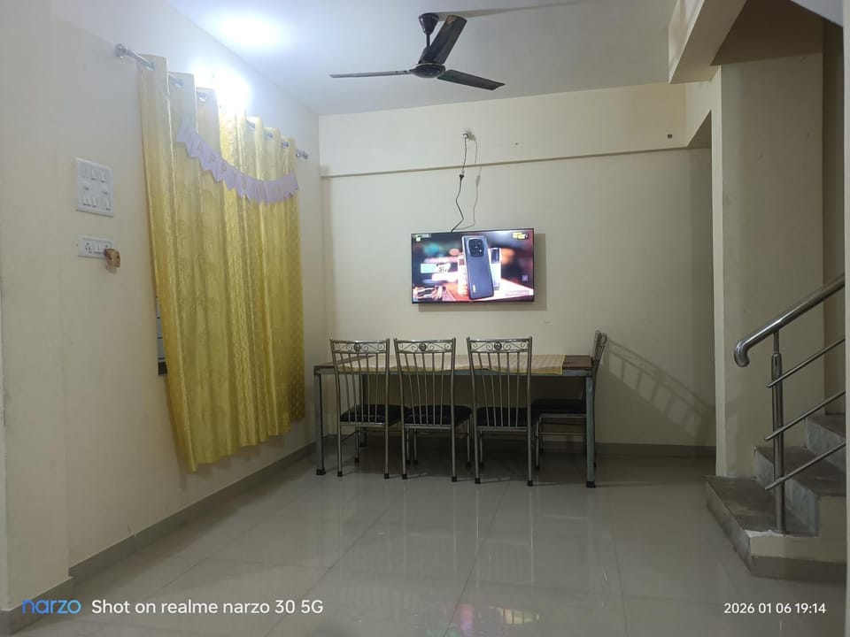 Private Room4 At Pushpanjali Residency Phase 2 Owale Ghodbunder Road Thane West Bed and Breakfast in Thane