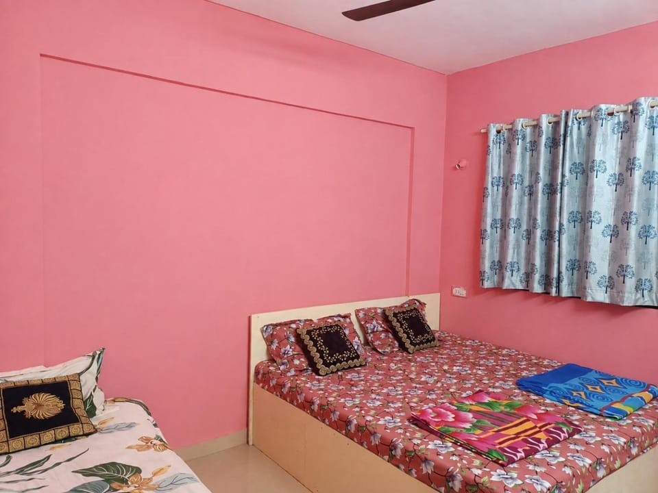 Private Room4 At Pushpanjali Residency Phase 2 Owale Ghodbunder Road Thane West Bed and Breakfast in Thane