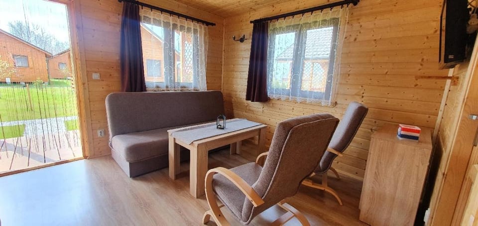 TV and multimedia, Living room, Seating area, Evening entertainment