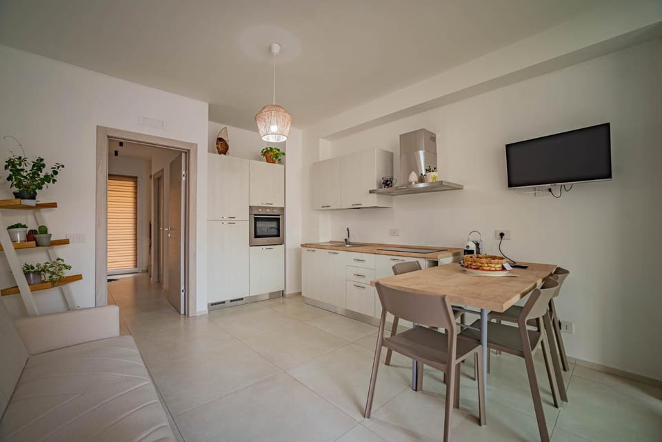 TV and multimedia, Kitchen or kitchenette, Living room, Dining area, oven, stove