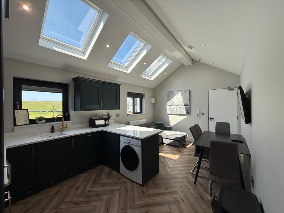 TV and multimedia, Kitchen or kitchenette, Seating area, Dining area