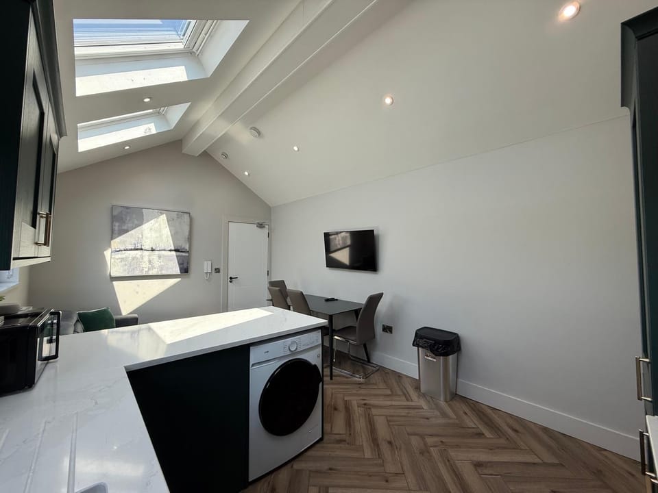 TV and multimedia, Kitchen or kitchenette, washing machine, dryer