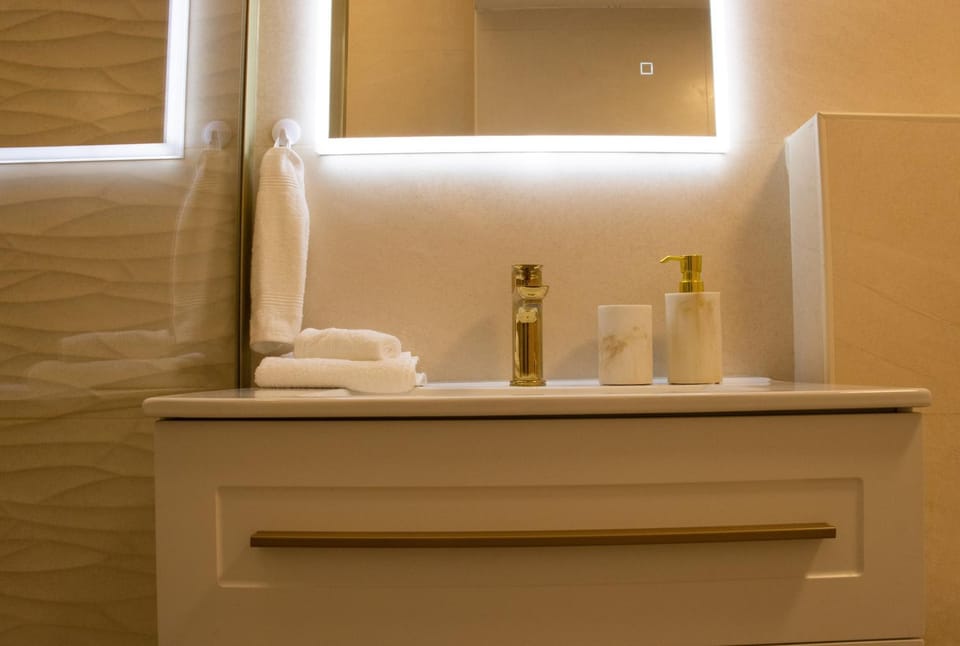 Bathroom, towels