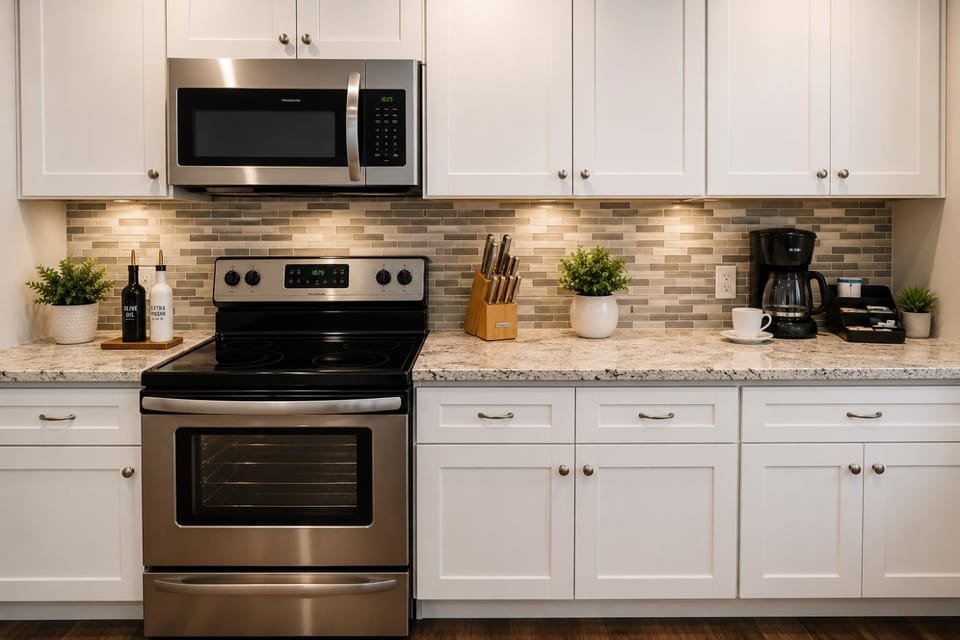 Charming 4BR Home with Heated Pool in Hollywood House in Hollywood