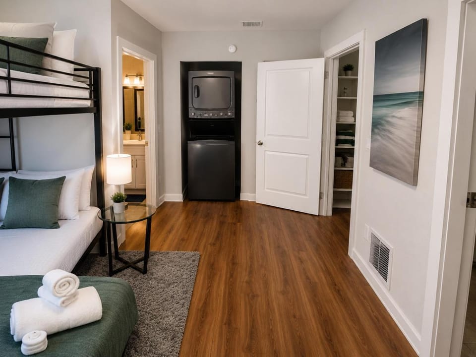 Charming 4BR Home with Heated Pool in Hollywood House in Hollywood