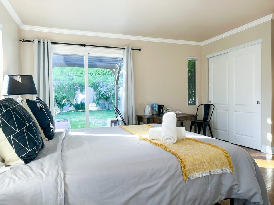 Monthier Picfair Village CA1G6R23 House in San Fernando Valley