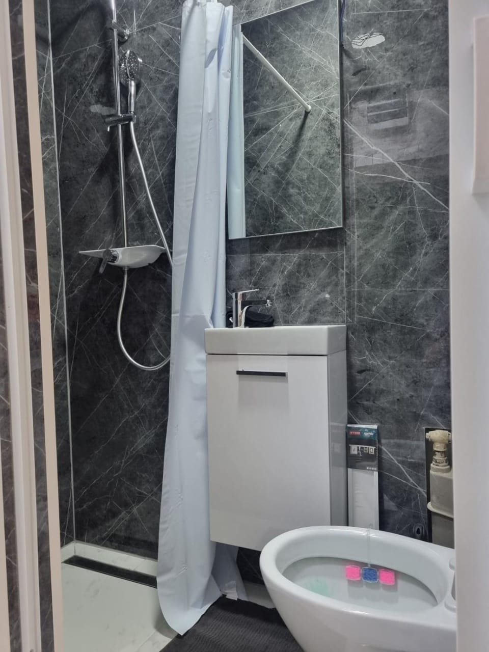 Bathroom, towels