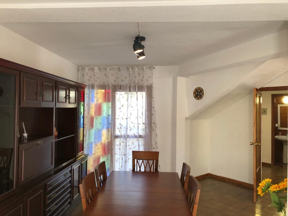 Seating area, Dining area