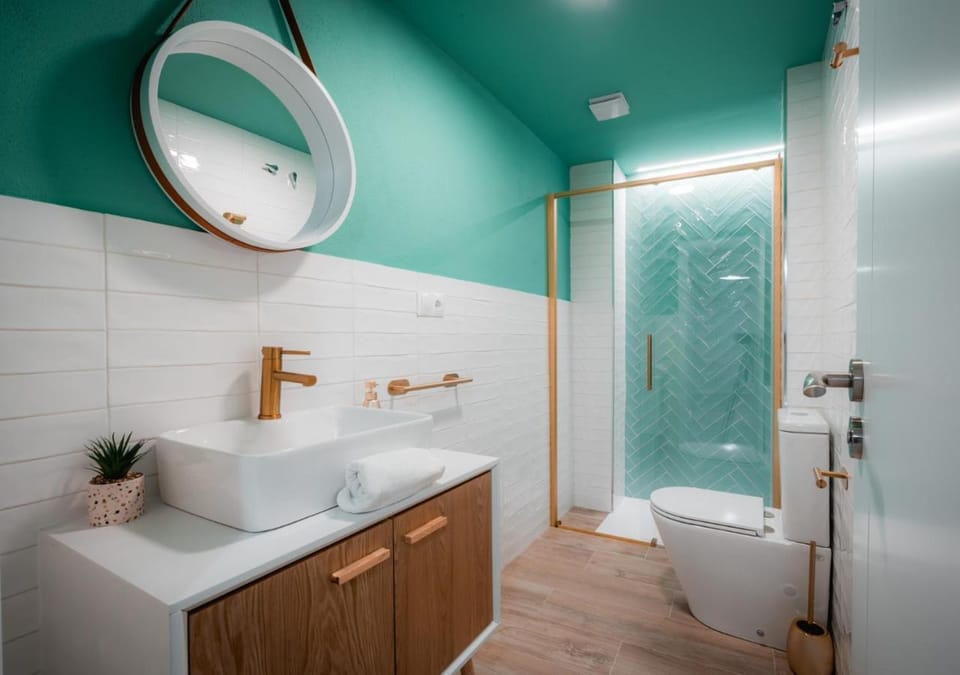 Shower, Toilet, Bathroom, towels