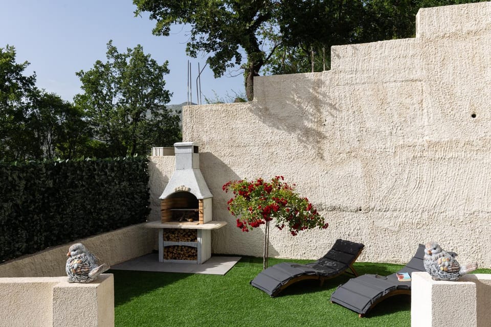 Patio, BBQ facilities, Garden, Garden, Seating area, Garden view