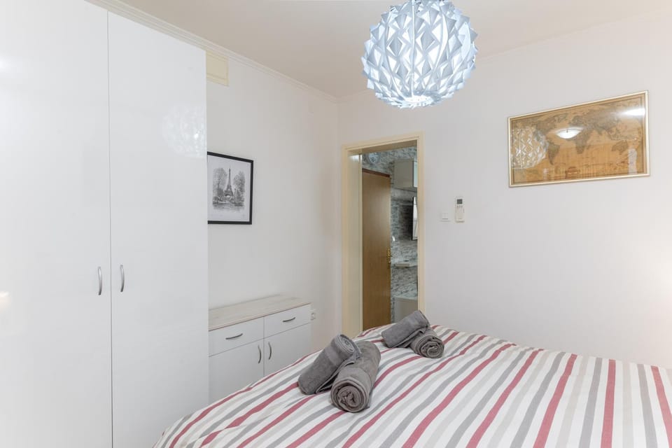 Bed, Photo of the whole room, Bedroom, towels, wardrobe