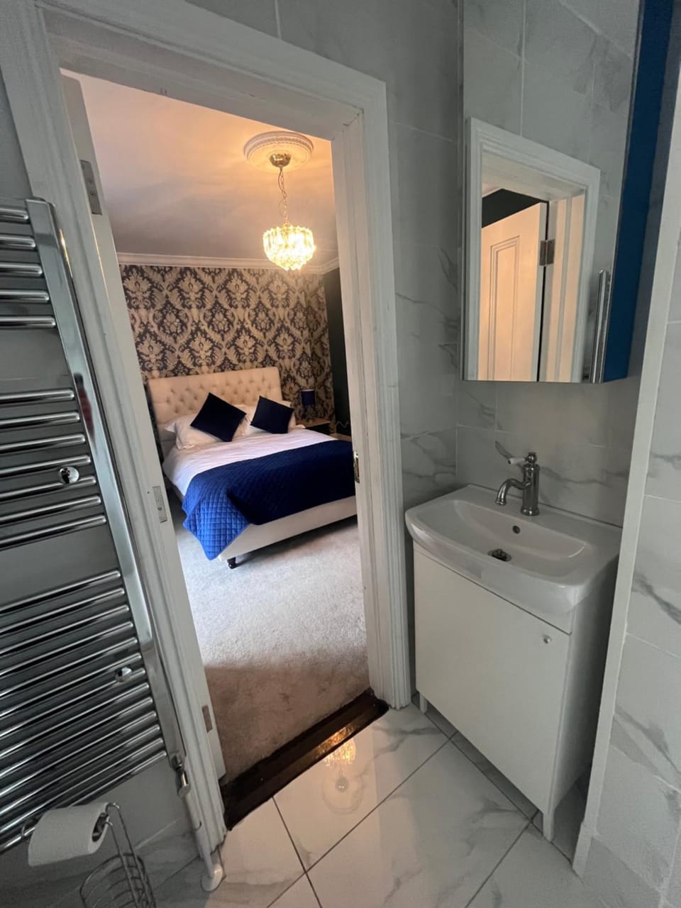 Bed, Bathroom, Photo of the whole room, Bedroom