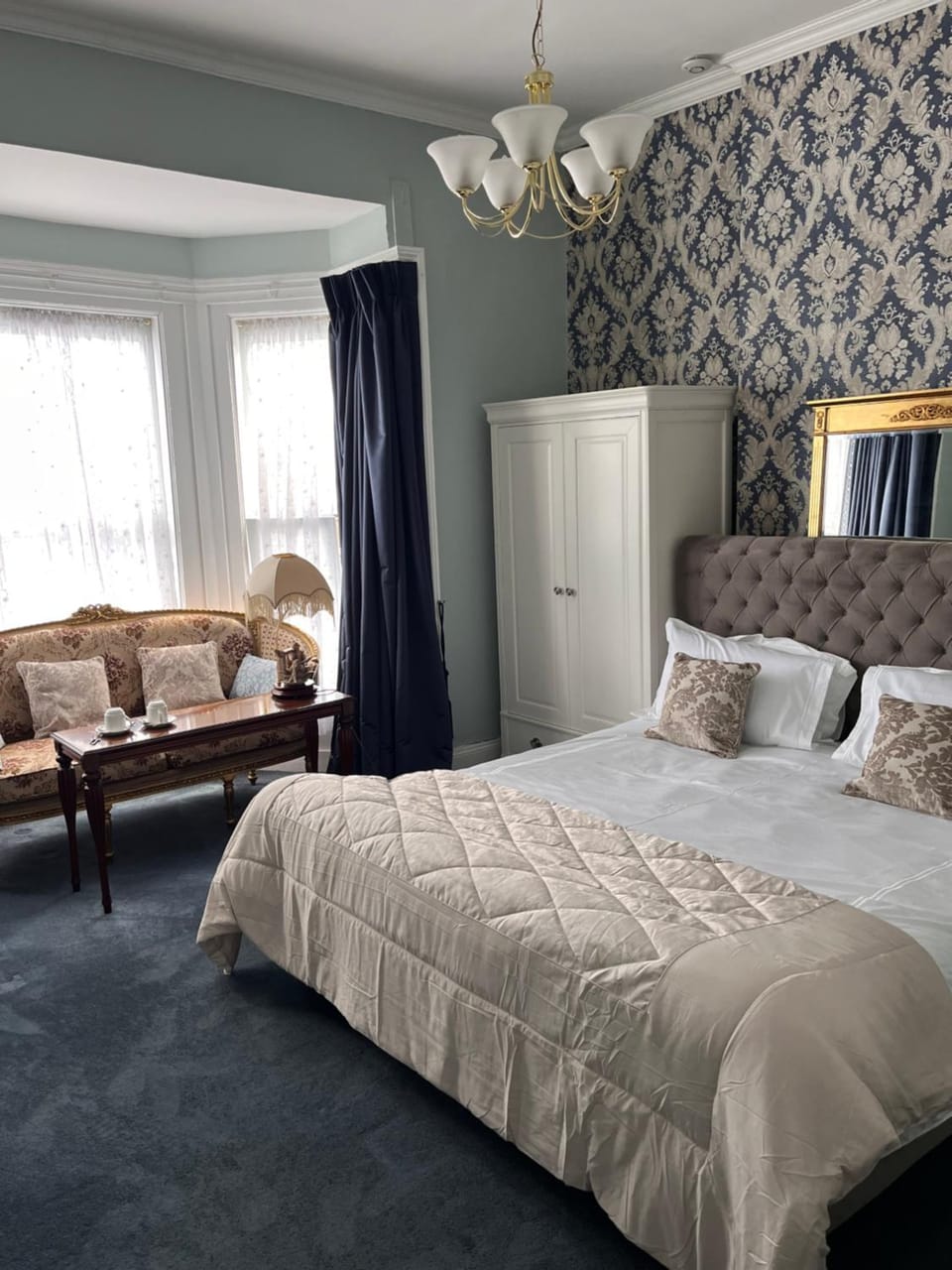 Bed, Seating area, Bedroom