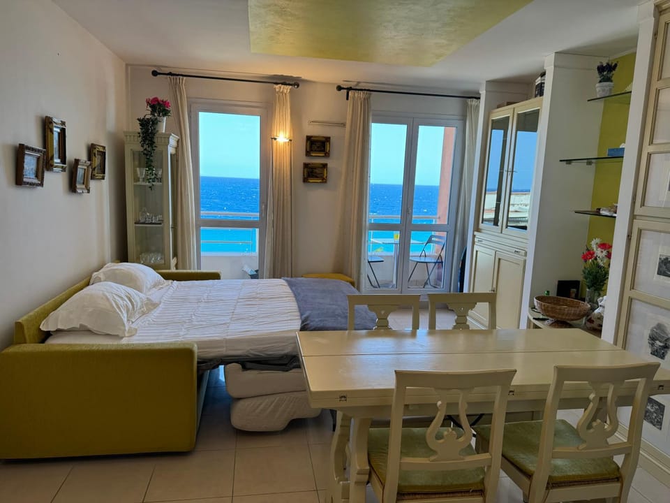 Bed, Natural landscape, View (from property/room), Balcony/Terrace, Photo of the whole room, Seating area, Sea view