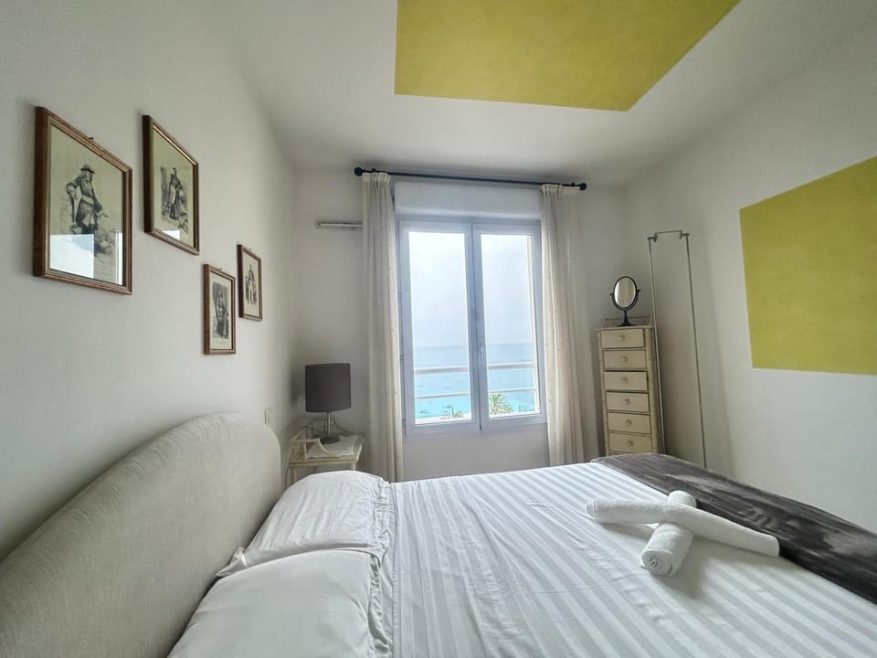 Bed, Photo of the whole room, Bedroom, Sea view, towels