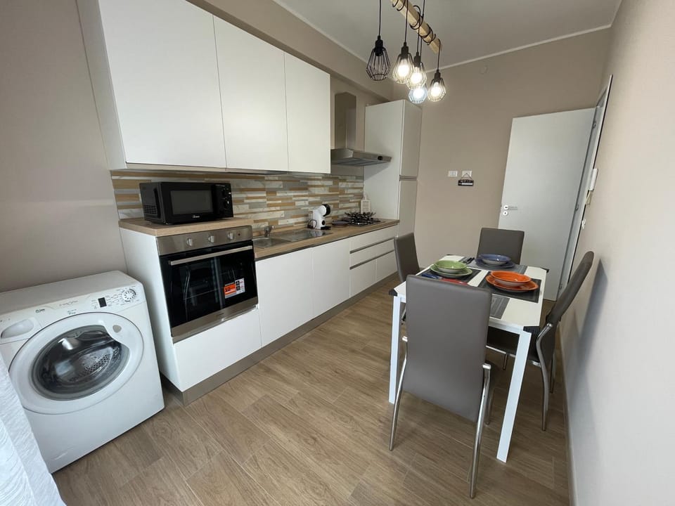 Kitchen or kitchenette, Seating area, Dining area, dishwasher, oven, washing machine