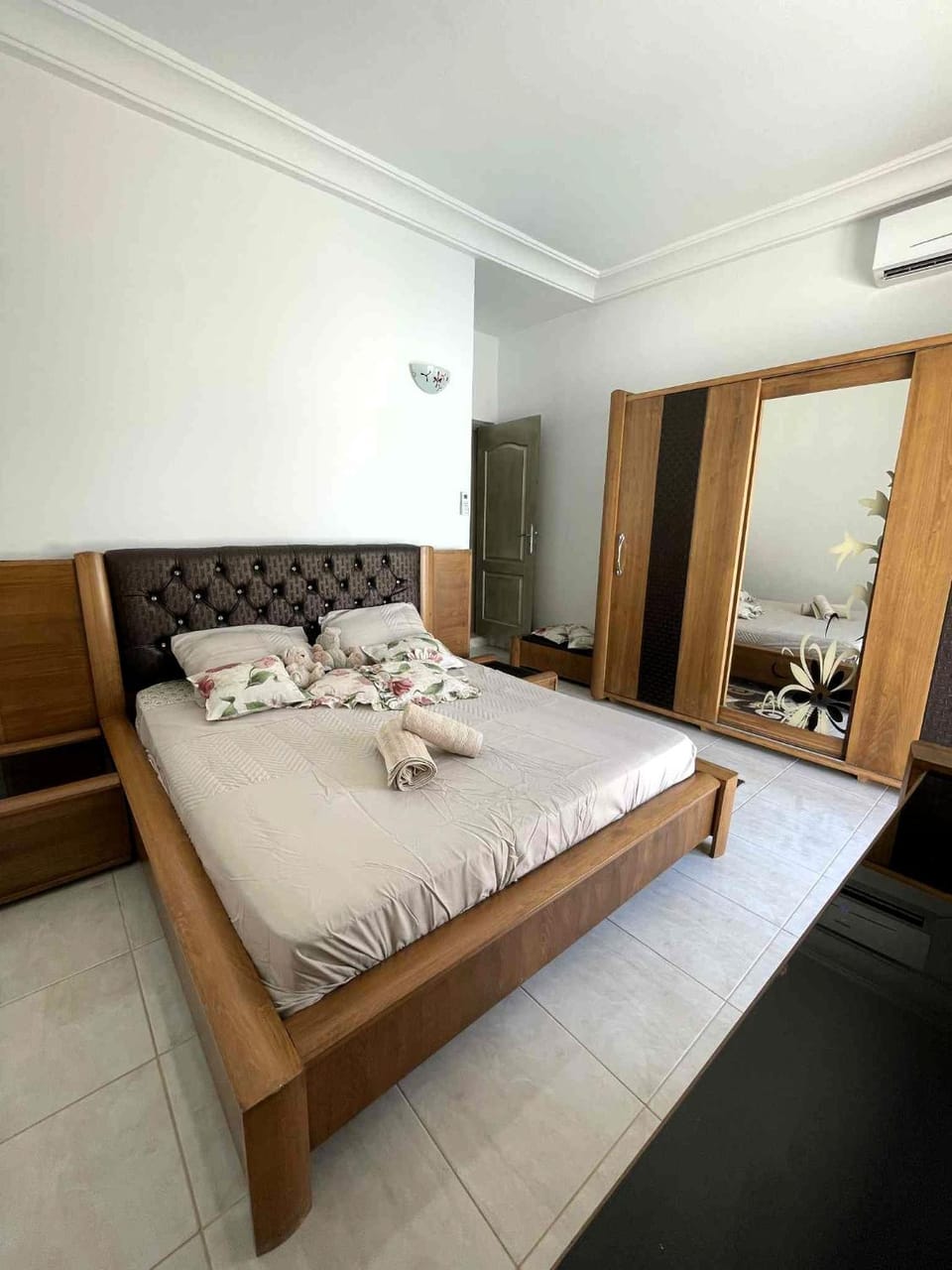 Bed, Photo of the whole room, Bedroom