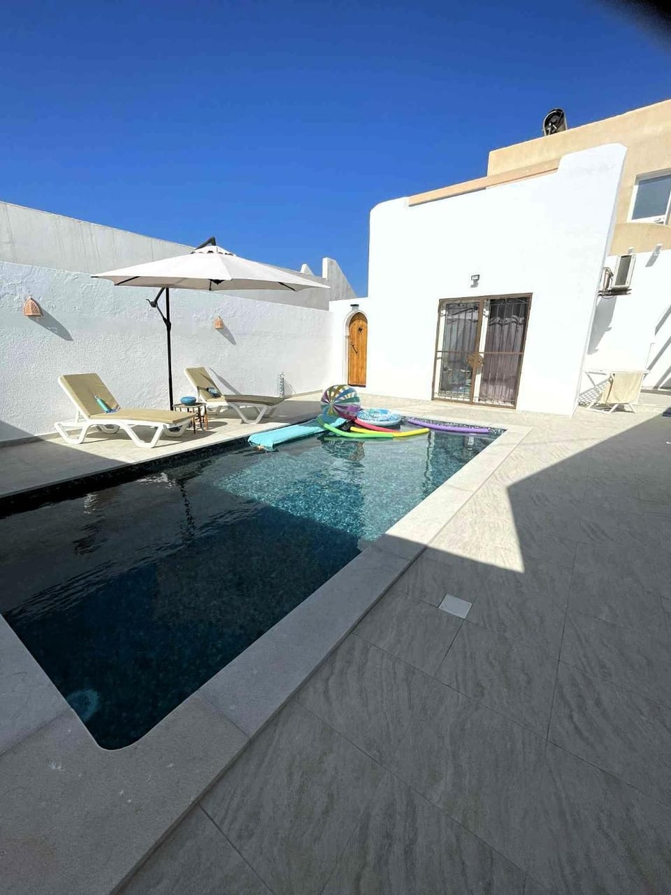 Day, Pool view, Swimming pool, sunbed