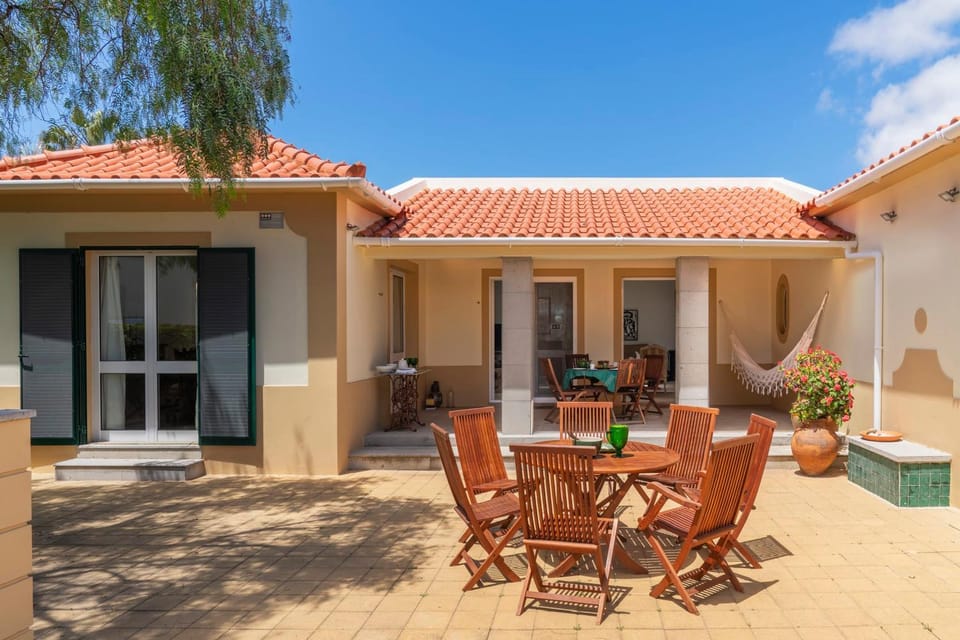 Property building, Day, Dining area