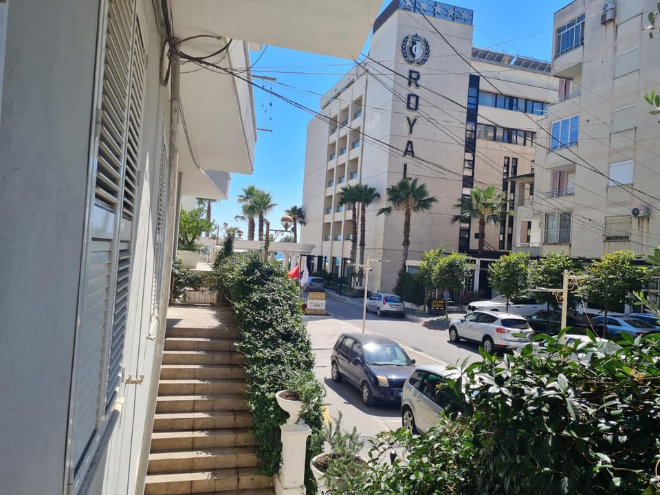 Property building, Day, Neighbourhood, City view, Street view, Location, Parking
