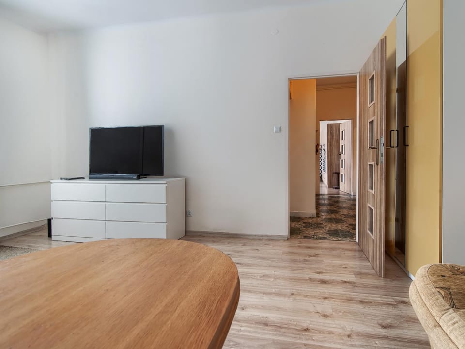 TV and multimedia, Living room, Bedroom, internet
