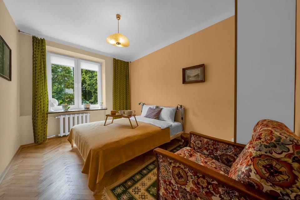 Bed, Photo of the whole room, Seating area, Bedroom