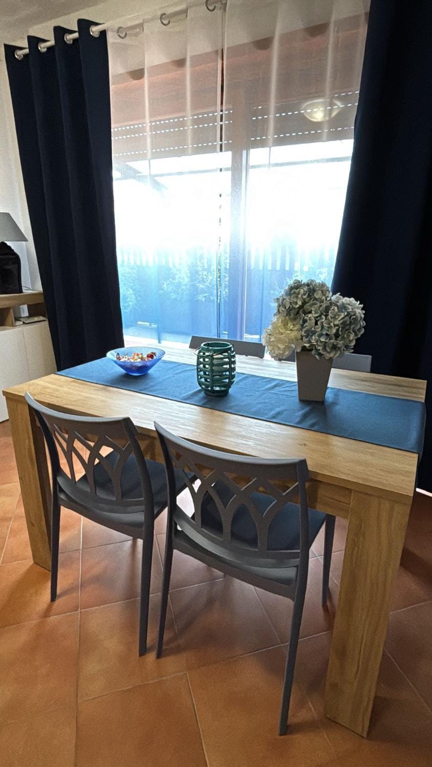 Seating area, Dining area