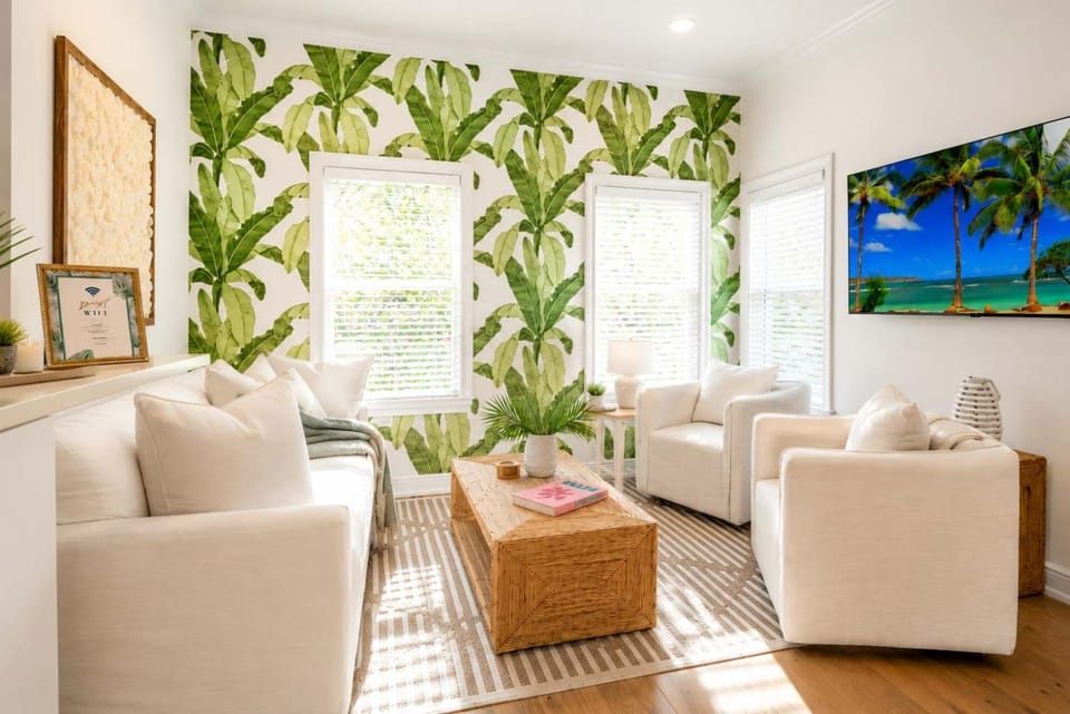 The Palm Beach House - Tropical Apartment in Palm Beach