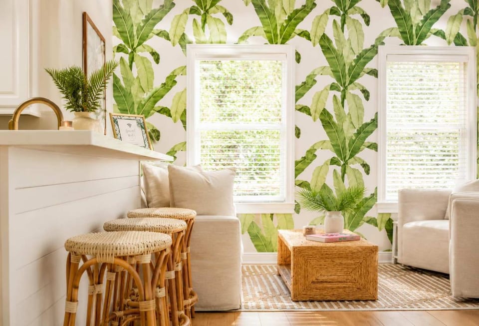 The Palm Beach House - Tropical Apartment in Palm Beach