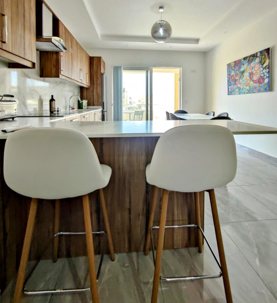 Kitchen or kitchenette, Seating area, Communal kitchen, kitchen