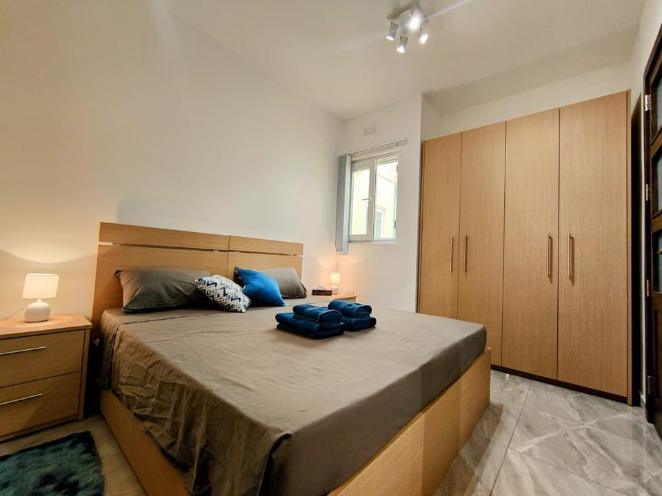 Bed, Photo of the whole room, Bedroom, towels, wardrobe, air conditioner