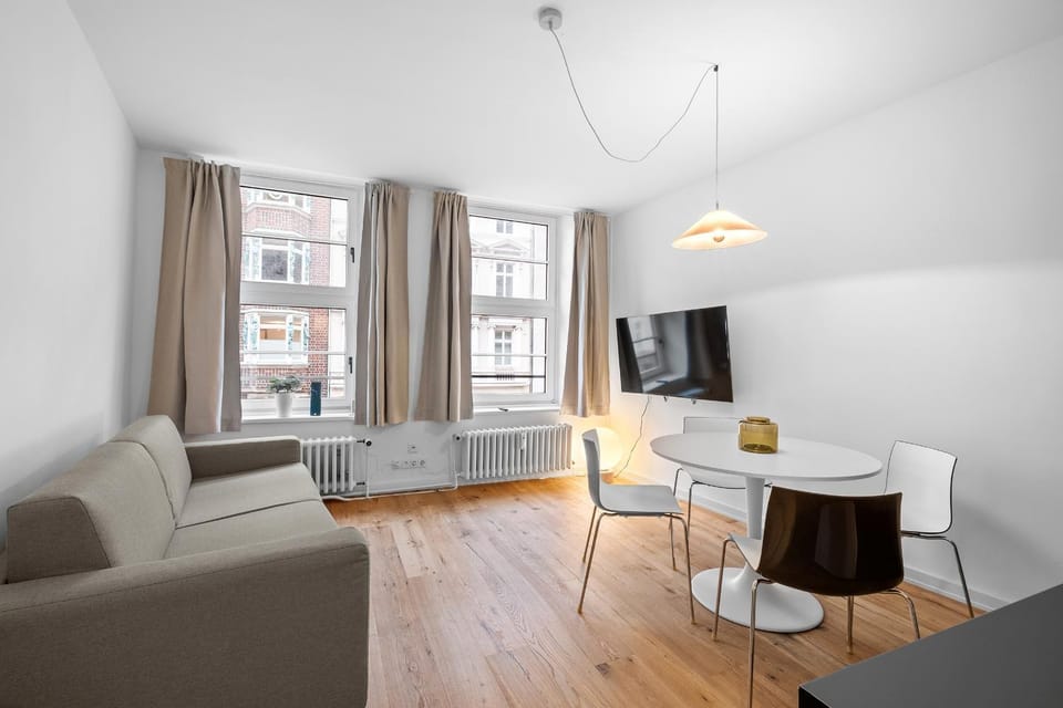 TV and multimedia, Living room, Seating area, Dining area