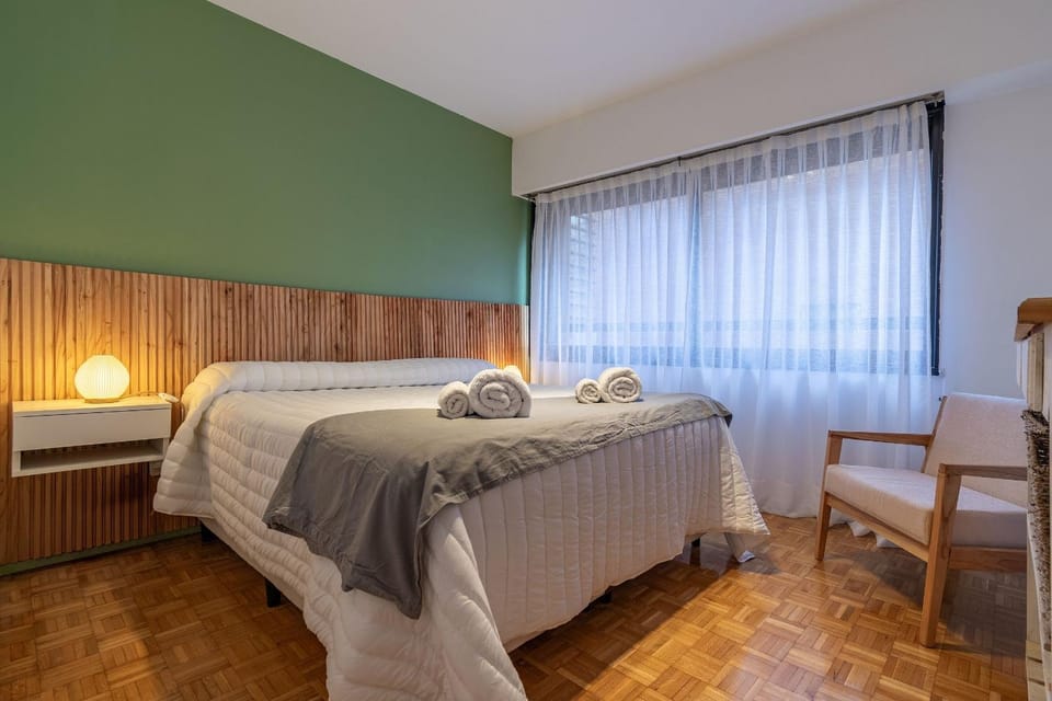 Bed, Night, TV and multimedia, Bedroom