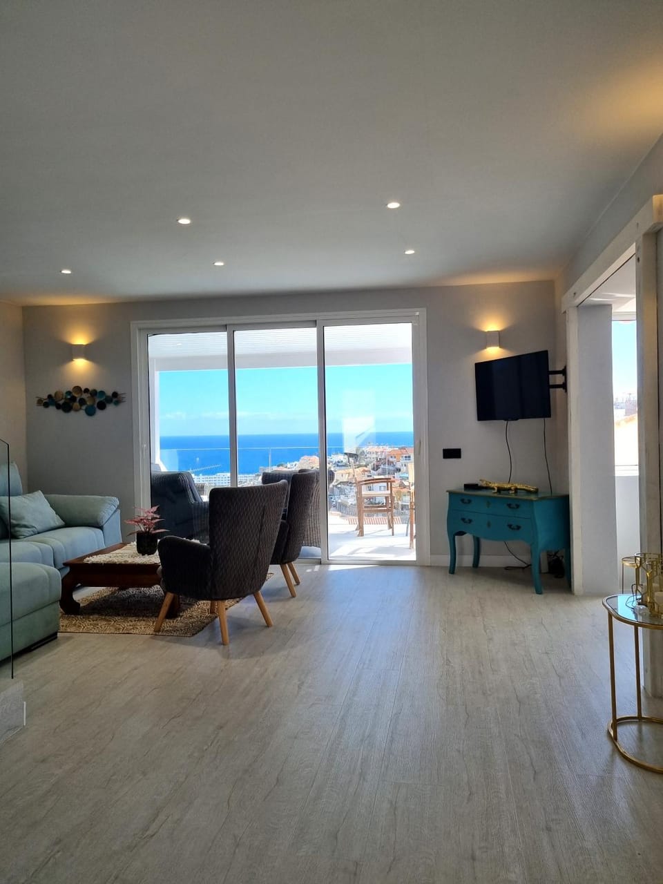 View (from property/room), Balcony/Terrace, Living room, Sea view