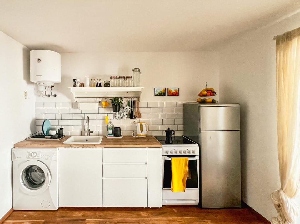 Kitchen or kitchenette, stove, washing machine, kitchen
