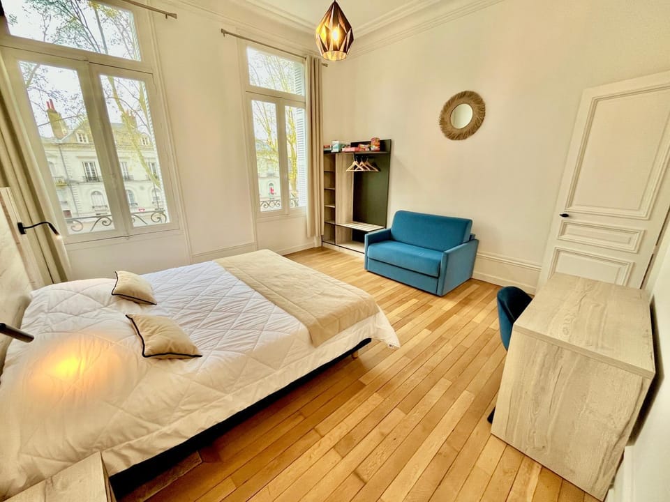 Bed, Photo of the whole room, Bedroom